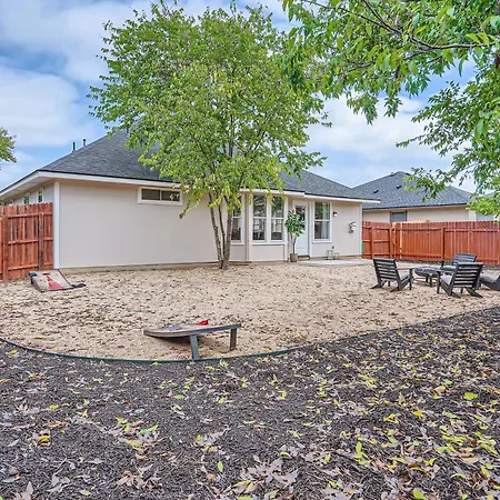 Stylish Home In Leander With Pool Table